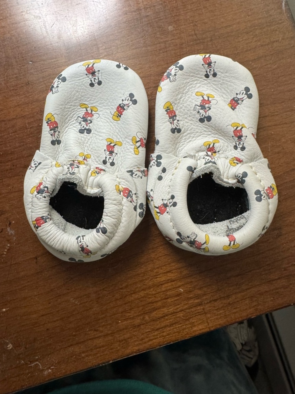 Kids White Mickey Print Soft Leather Baby moccasins
